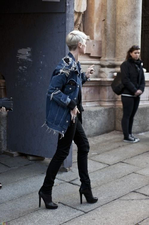 最会穿衣的时尚编辑 看Kate Lanphea街拍风格汇总