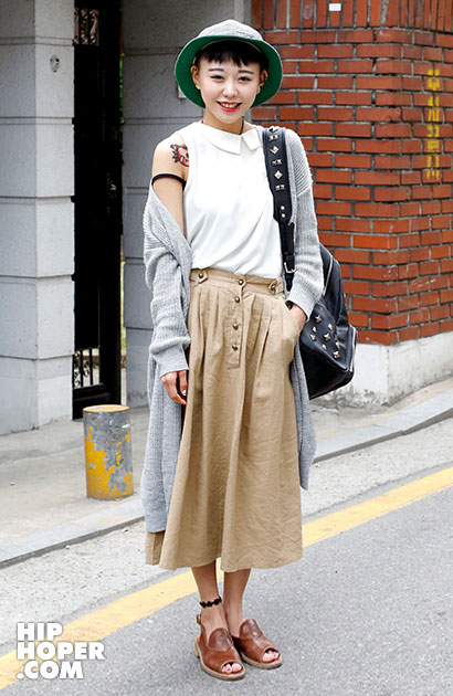 4月30日韩国潮人街拍 春季活力亮色系搭配