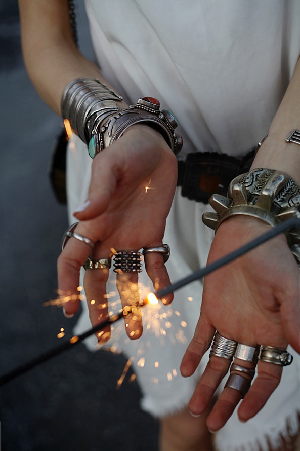 怎样用Free People穿搭出波希米亚性感风？让时尚部落客Charcoal Alley给你些灵感吧！