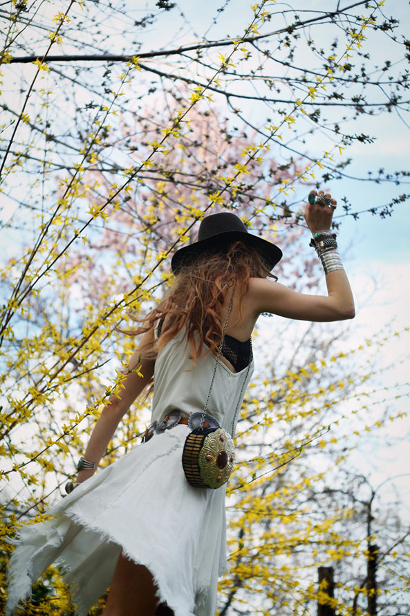 怎样用Free People穿搭出波希米亚性感风？让时尚部落客Charcoal Alley给你些灵感吧！