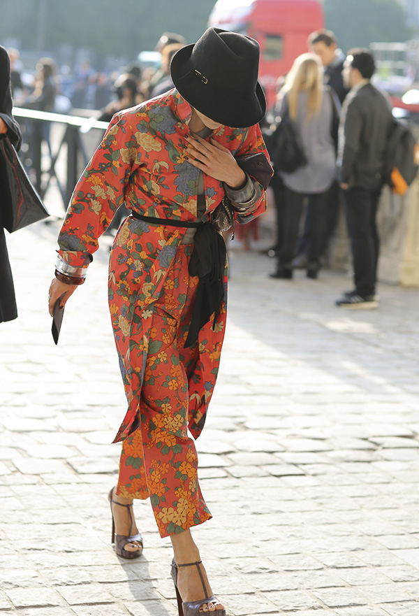 2014年4月29日欧美潮人街拍 图案元素大热