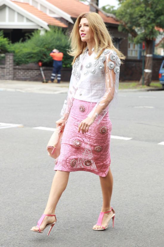 悉尼时装周街拍潮人街拍 开叉长裙风格美搭