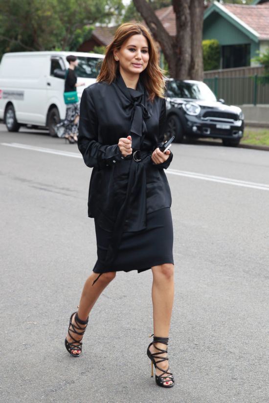 悉尼时装周街拍潮人街拍 开叉长裙风格美搭