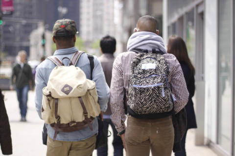 街拍潮人双肩包 哪款才是你的范儿