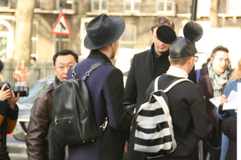 街拍潮人双肩包 哪款才是你的范儿