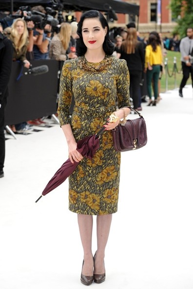 街拍爱精致 就要优雅复古风