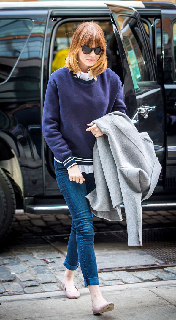 Emma Stone街拍 俏皮洋装露修长美腿令人惊奇