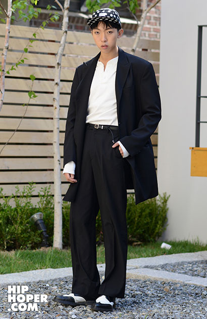 韩国潮人街拍 繁复夸张的剪裁与其层次感