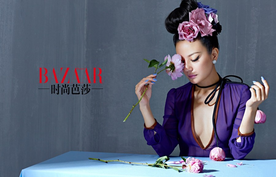 赵薇登芭莎杂志封面 眼妆妩媚展风情