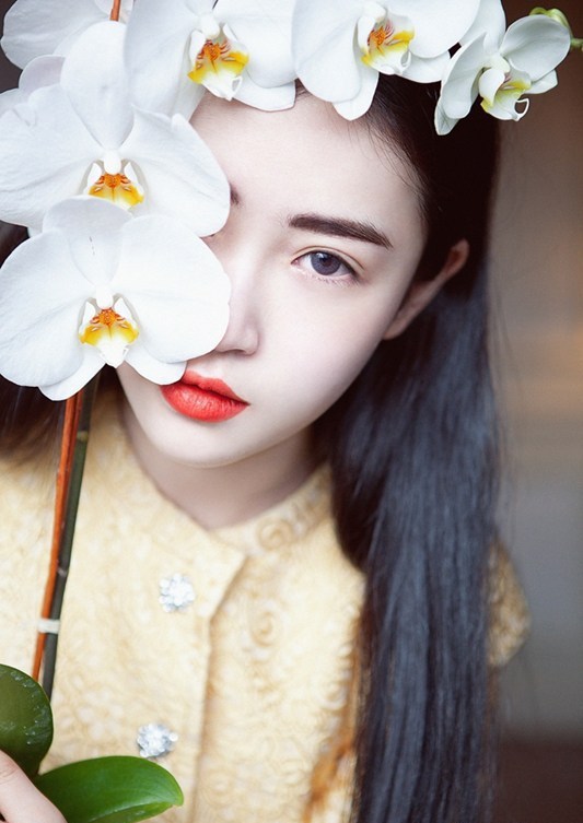 张辛苑巴黎度假写真 光影柔软浪漫依旧