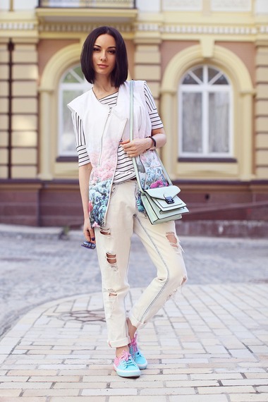 俄罗斯夏日街拍 看姑娘们的优雅美搭