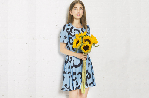 衣柜里的小惊喜。Pixie Market盛夏造型