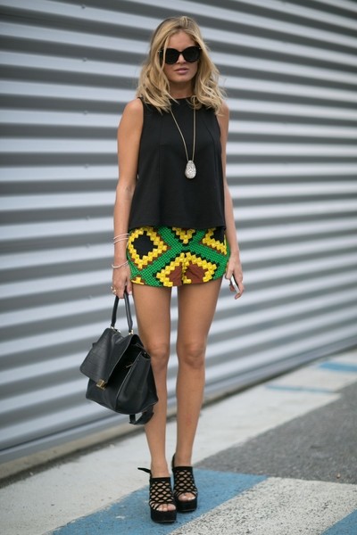 厚底鞋人手一双 有型出街装轻松凹出来