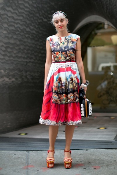 厚底鞋人手一双 有型出街装轻松凹出来