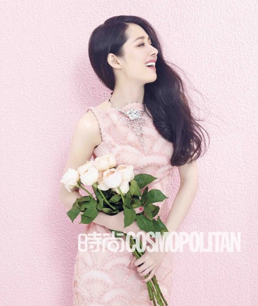 女神郭碧婷徜徉花海清新扑面