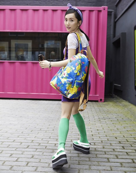 肖雨雨早秋炫彩街拍 七面娇娃时髦有范儿