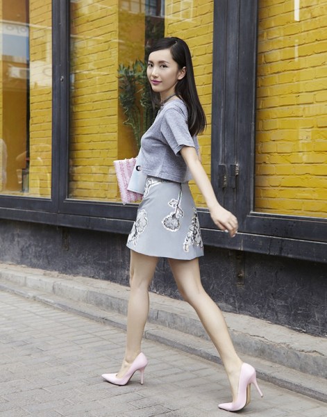 肖雨雨早秋炫彩街拍 七面娇娃时髦有范儿