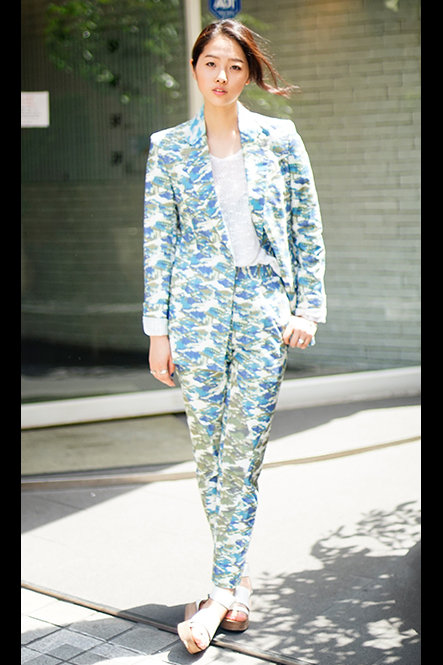 首尔潮人街拍：型格花卉图案装束特集