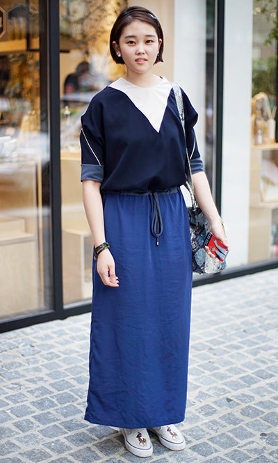 韩国街拍 学首尔女生半截裙街头搭配