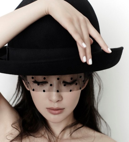 李冰冰大片变性感娇娃 镂空诱惑裸肩秀美腿