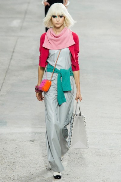 这才叫范儿 时装精的斜挎小包不过腰