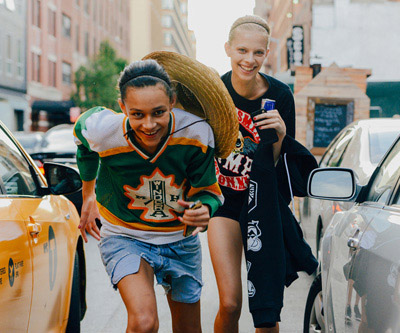 欧美街拍 看简单实用卫衣搭配法则