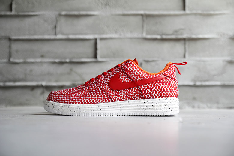 再次联手推出利器 Undefeated x Nike Lunar Force 1 2014秋冬联名鞋款