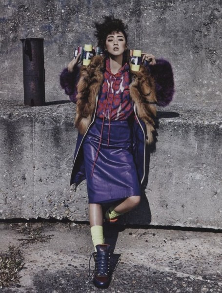 韩国嫩模演绎最时尚的滑板鞋迈着魔鬼的步伐