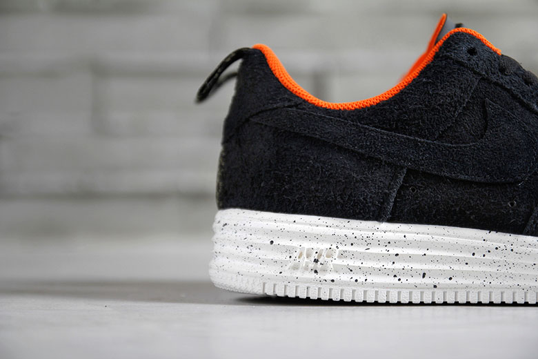 再次联手推出利器 Undefeated x Nike Lunar Force 1 2014秋冬联名鞋款