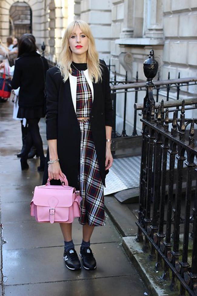 跟上时尚潮人的脚步！看2014秋冬短袜街拍搭配示范