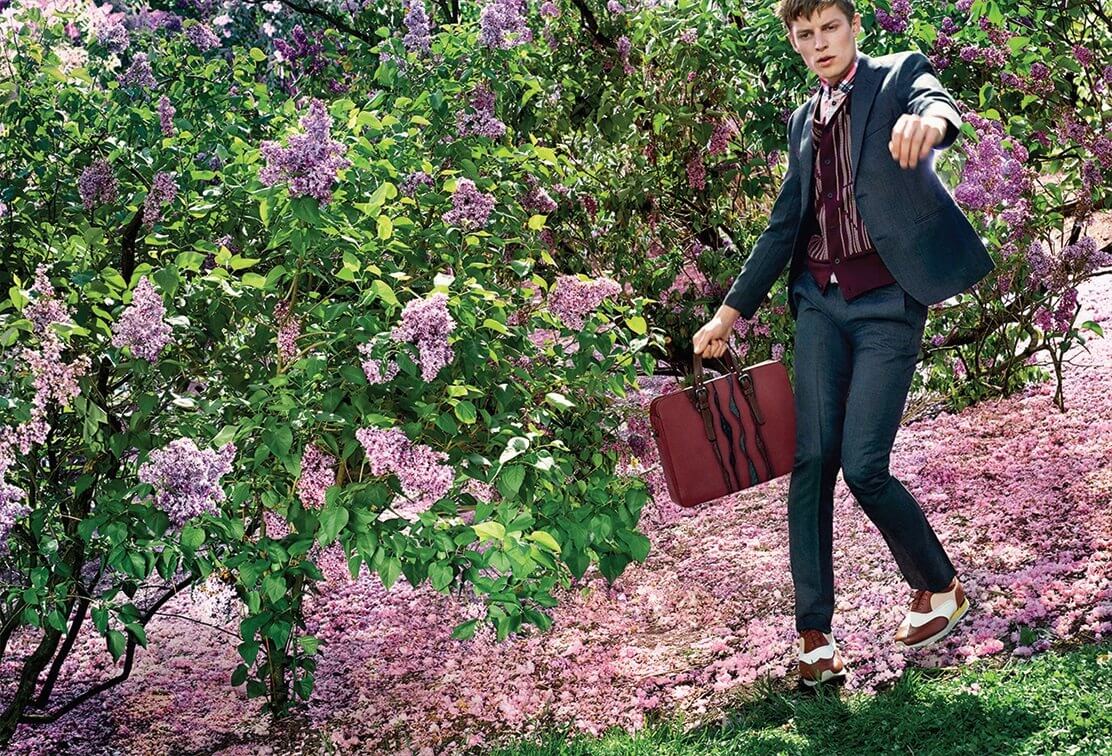 纷飞花朵的浪漫梦境，Bottega Veneta 2015早春广告