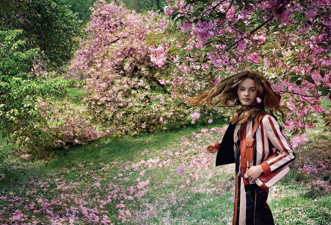 纷飞花朵的浪漫梦境，Bottega Veneta 2015早春广告