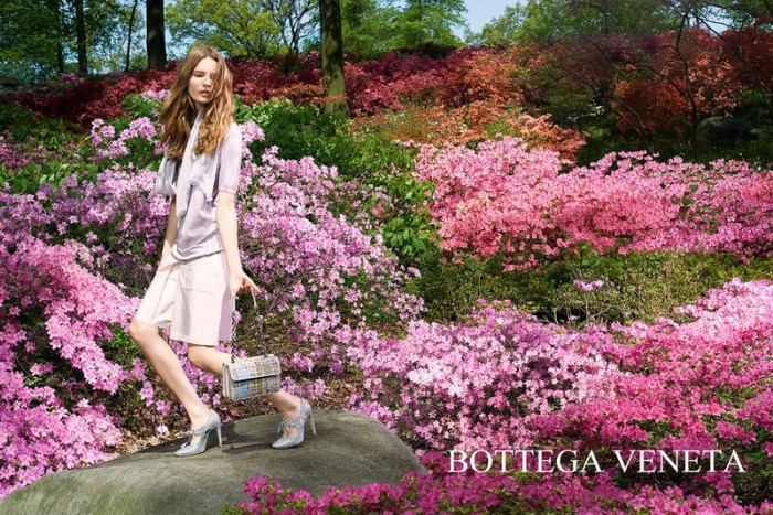 纷飞花朵的浪漫梦境，Bottega Veneta 2015早春广告