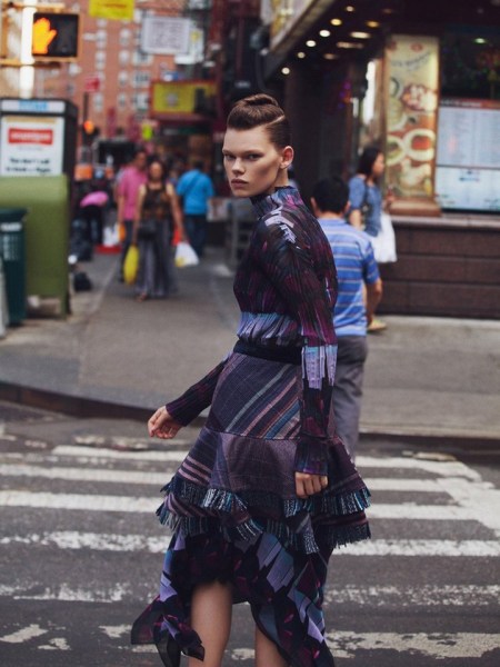 超模行走于纽约唐人街 演绎秋冬街头时尚