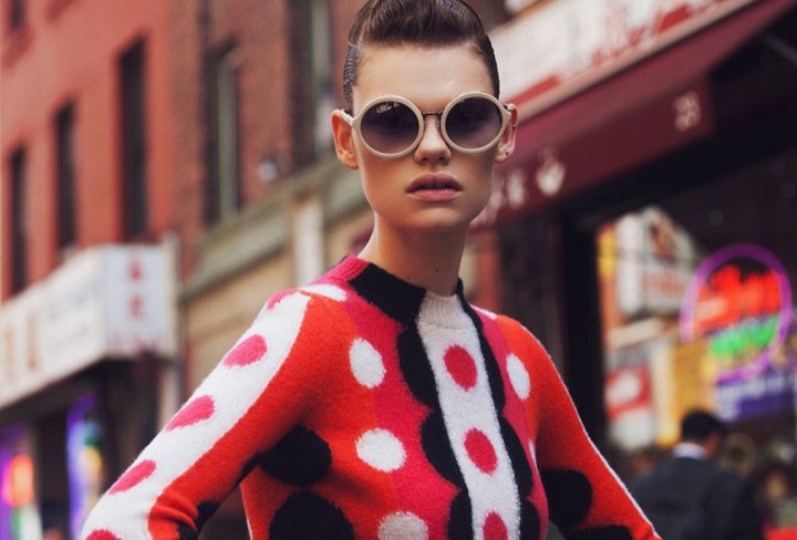 超模行走于纽约唐人街 演绎秋冬街头时尚