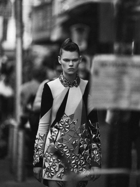 超模行走于纽约唐人街 演绎秋冬街头时尚