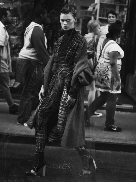 超模行走于纽约唐人街 演绎秋冬街头时尚