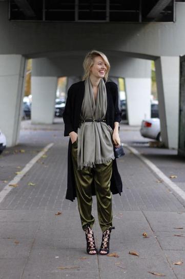 看欧美潮女街头时尚围巾打法 寒流来袭不再让你冷