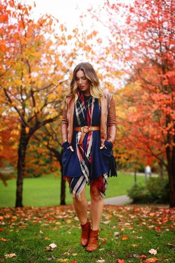 看欧美潮女街头时尚围巾打法 寒流来袭不再让你冷