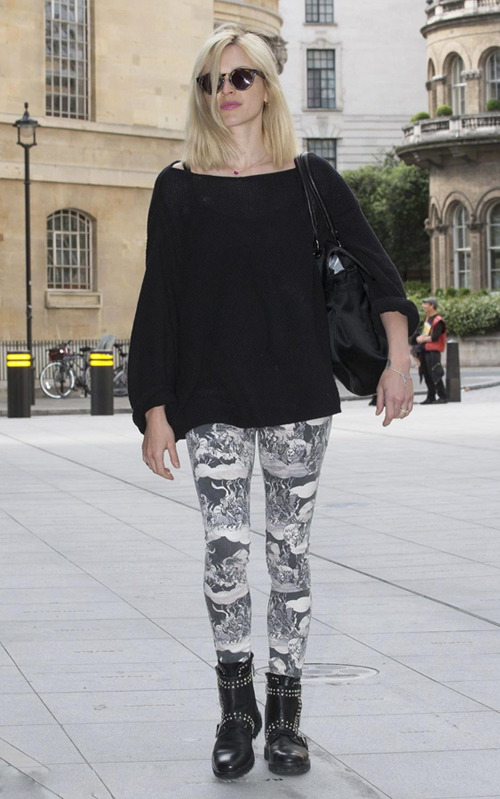 欧美明星街拍 黑色毛衣最时尚