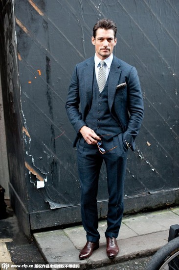 时装周潮男街拍 过场不浮夸,绅士格调成最佳风范