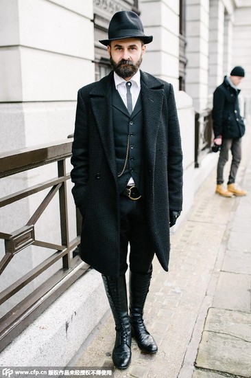 时装周潮男街拍 过场不浮夸,绅士格调成最佳风范