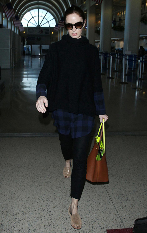 欧美明星街拍 黑色毛衣最时尚