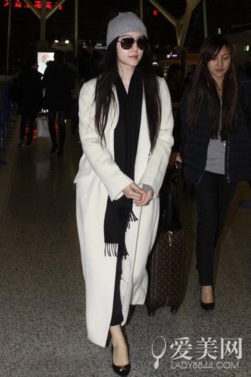 体重过百又怎样 范爷美艳私服照样穿