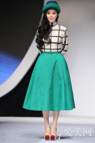 体重过百又怎样 范爷美艳私服照样穿