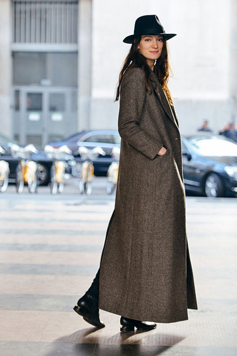 时装周达人凹造型都爱一顶黑色宽边帽