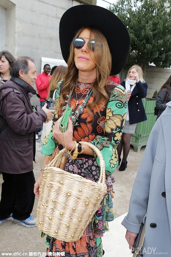 走到哪都是度假范儿 编织单品抗晒Buy起来！