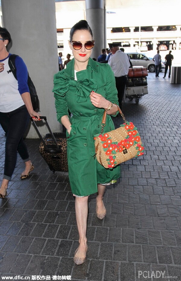 走到哪都是度假范儿 编织单品抗晒Buy起来！