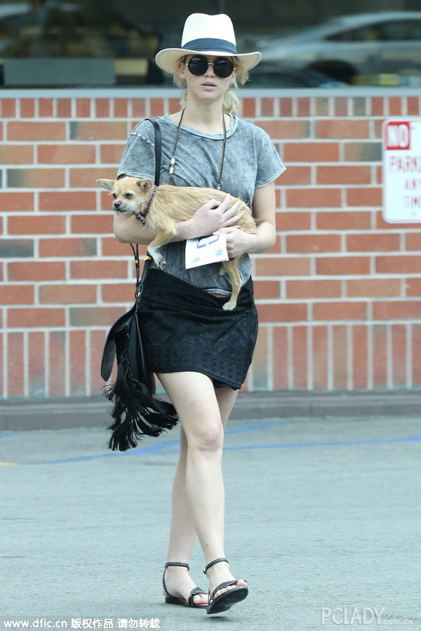 走到哪都是度假范儿 编织单品抗晒Buy起来！