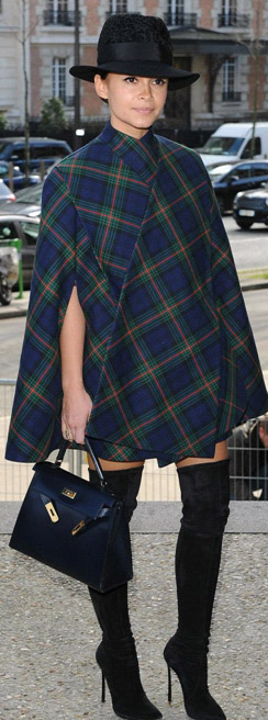 明星辣妈都爱穿酷斗篷 六条tip包教包会